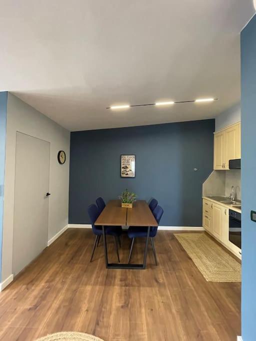Appartamento Voyage Penthouse Tirana Esterno foto