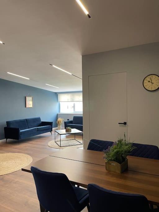 Appartamento Voyage Penthouse Tirana Esterno foto