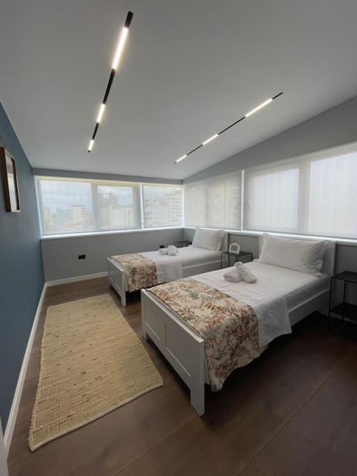 Appartamento Voyage Penthouse Tirana Esterno foto
